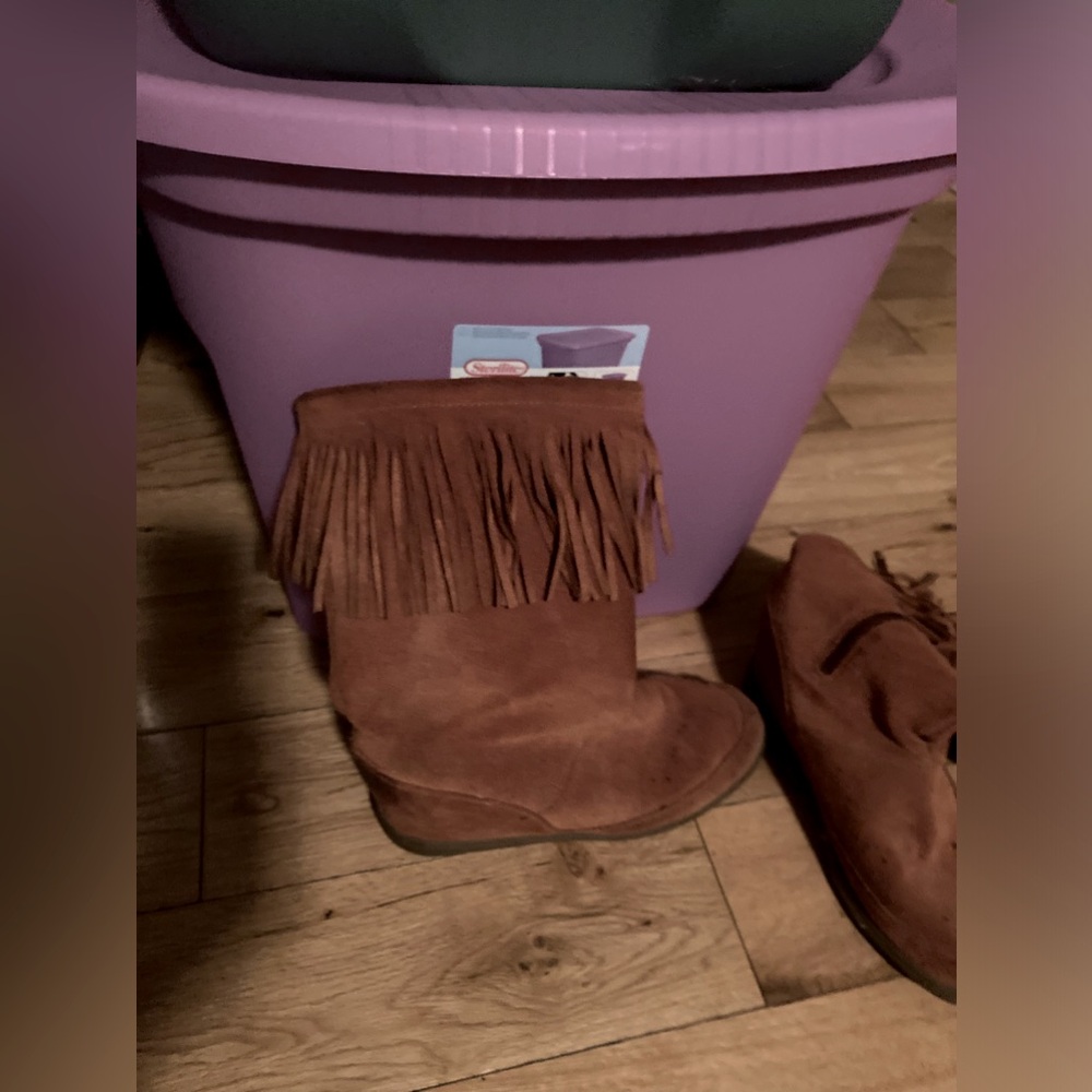 Skechers hidden wedge suede tassled boot